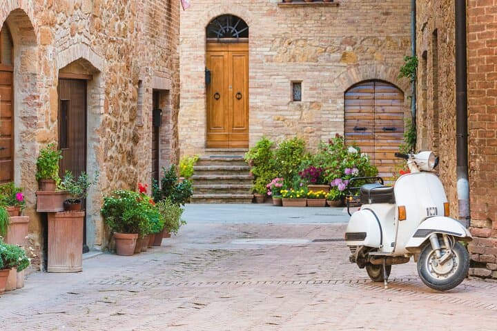 Tuscany from Rome by Private Car with Lunch and Wine Tasting
