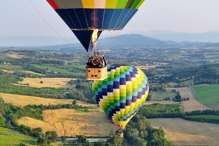 Experience the Magic of Tuscany from a Hot Air Balloon