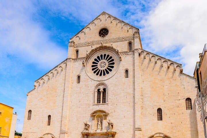 Bari Scavenger Hunt & Highlights Self-Guided Walking Tour