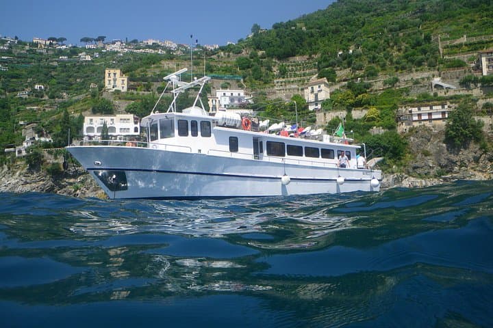 Amalfi Coast by boat with aperitif, lunch and sea breaks
