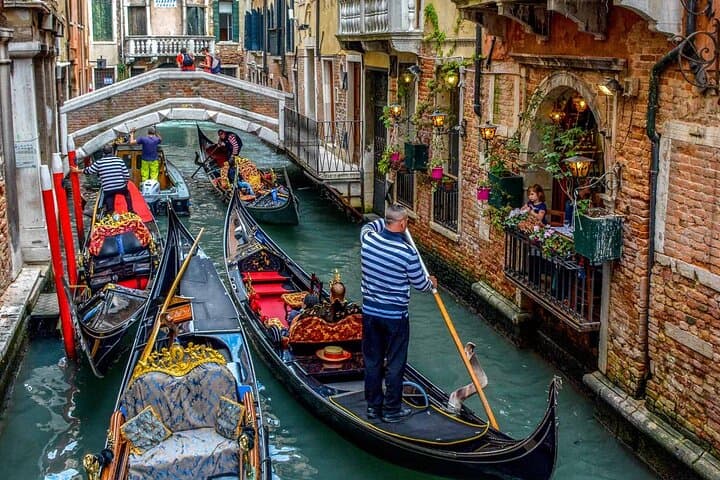 Venice Gondola Experience with Exclusive Ebook