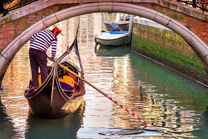Authentic Gondola Tour & Exclusive Venice eBooks
