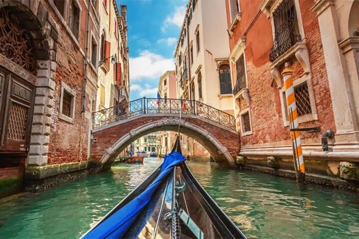 Authentic Gondola Tour & Exclusive Venice eBooks
