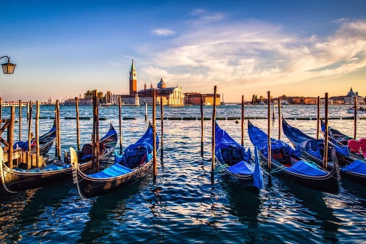 Authentic Gondola Tour & Exclusive Venice eBooks