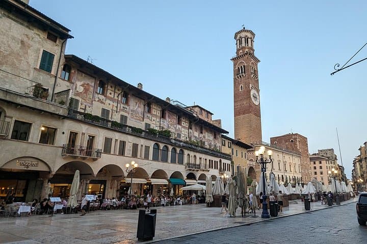 Sightseeing the center of Verona landmarks