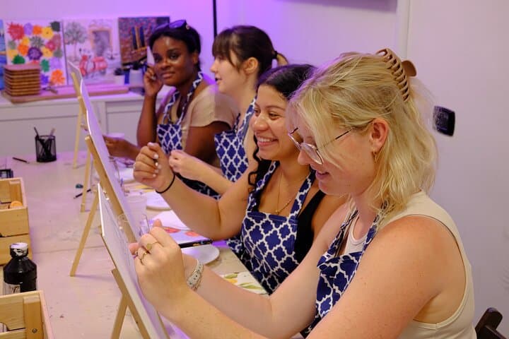 Painting together with your friends