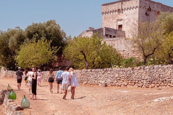 Historical Tour of Rural Park with 3 Apulian Wines Tasting