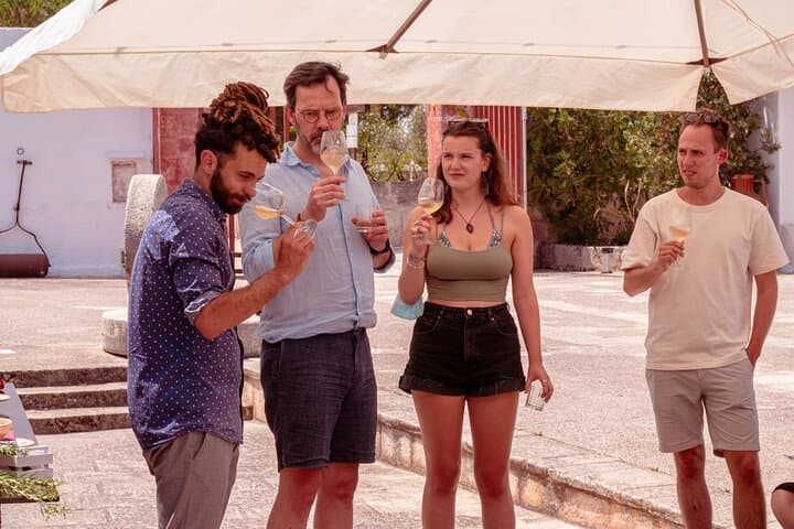 Historical Tour of Rural Park with 3 Apulian Wines Tasting
