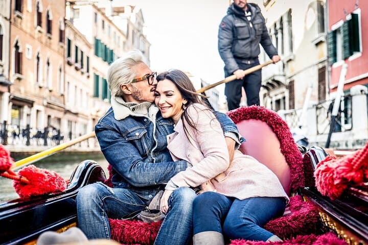 Fall in Love: Private Romantic Gondola Ride on the Grand Canal