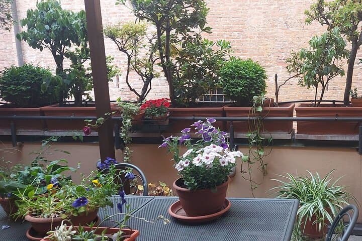 PRIVATE Bologna Market Tour & Home Cooking Class with Giovanna S