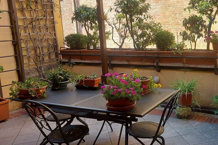 PRIVATE Bologna Market Tour & Home Cooking Class with Giovanna S