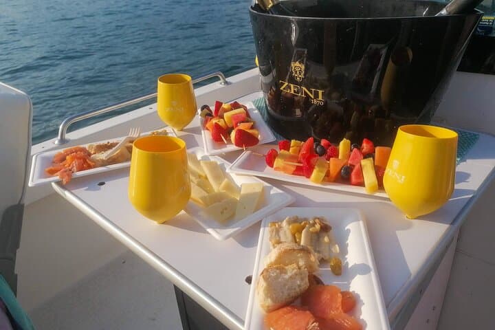 Private Boat Tour to Isola del Garda with Wine and Food Tasting