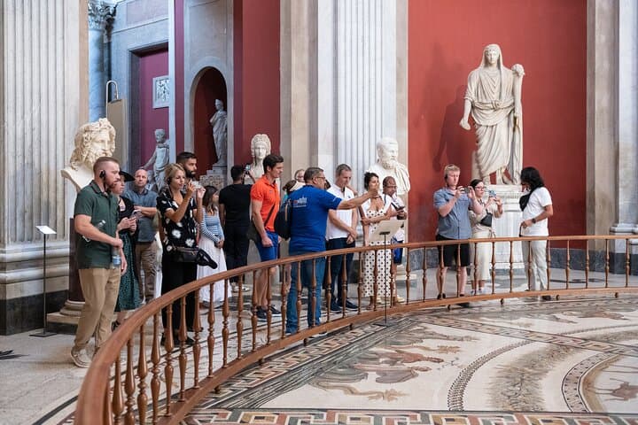 VIP Vatican Breakfast and Guided Tour with Sistine Chapel Access