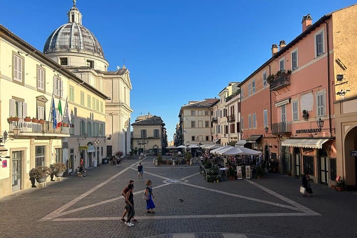 Private Tour Castel Gandolfo, Frascati with Wine Tasting