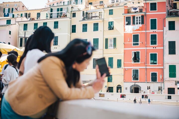 Cinque Terre Riomaggiore Private Tour with Minivan