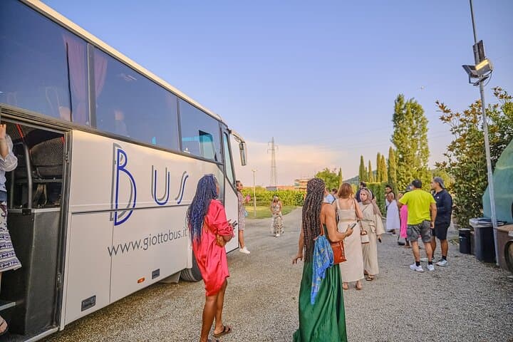 Exclusive Winery Tour with Tasting and Dinner in Chianti vineyard