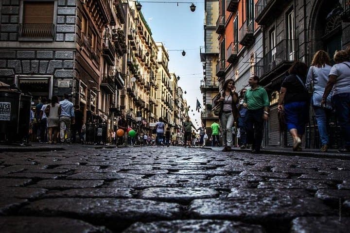 Napoli 3h Walking Shared Tour of Naples with local Tour Guide