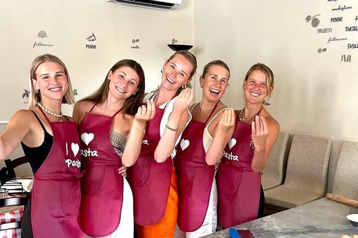 Florence : Lasagna & Tiramisù Class with Wine by Ponte Vecchio