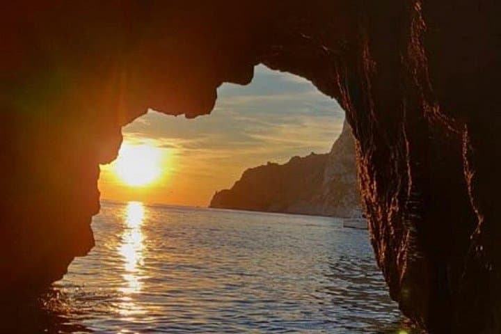 Capri Private Boat Tour (2 hours) with Blue Grotto