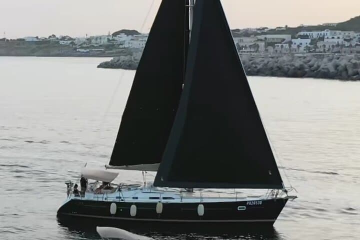 Sailing boat tour with lunch and swimming stops