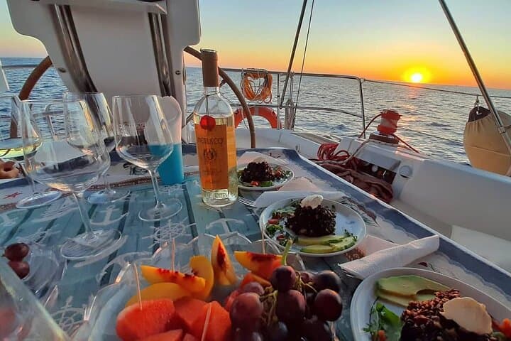 Sailing boat tour with lunch and swimming stops