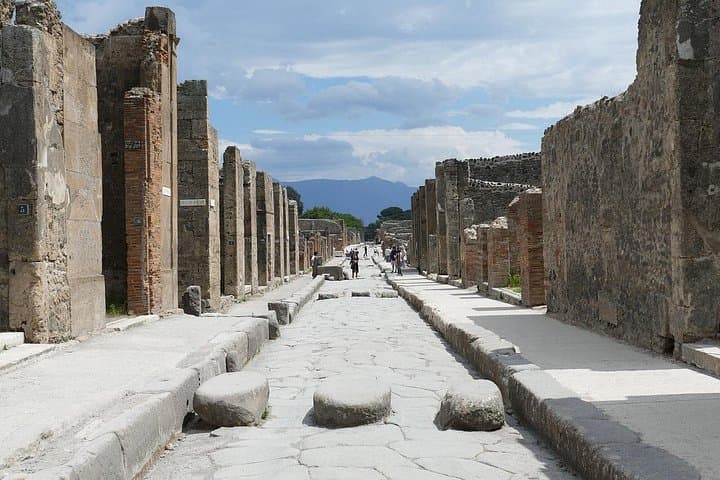 3 Days Pompei , Naples and Capri by Train