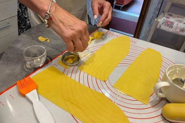 Let's have fun kneading and creating what we will eat!