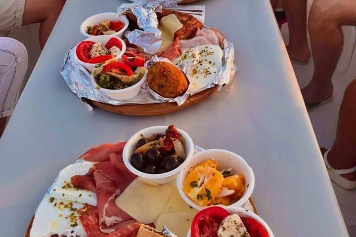 Syracuse: Boat tour with Aperitif 2 hours