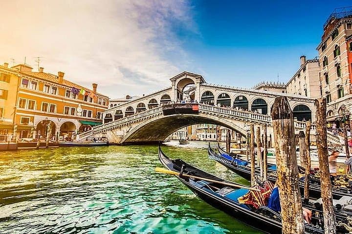 Morning Magic: Venice City Walk and Gondola Tour
