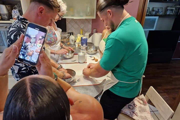 Cooking class in a garden: handmade pasta