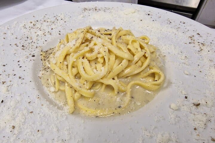 Heart of Rome: 3 Course Dinner Experience with a Local Foodie- tonnarello cacio e pepe
