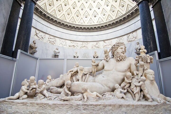 Private Tour: Deluxe Vatican Museum and St. Peter's Basilica with Hotel pick-up