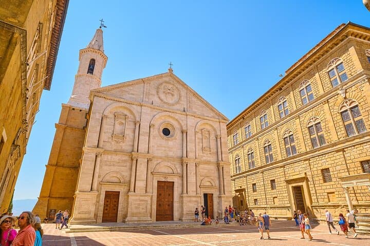 Full Day Tour to Val d'Orcia and Gladiator's Fields with Wines