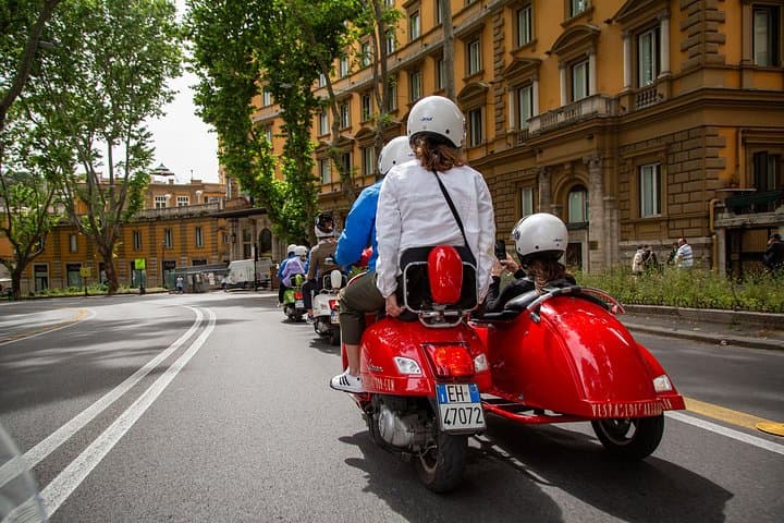 Rome 3-Hour Evening Vespa Sidecar Tour with Gourmet Pizza Tasting