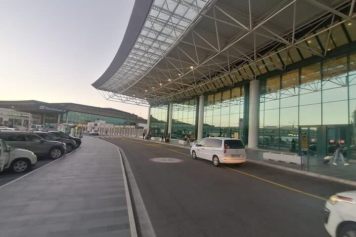 Private transport from Fiumicino Airport to Rome City or vice versa