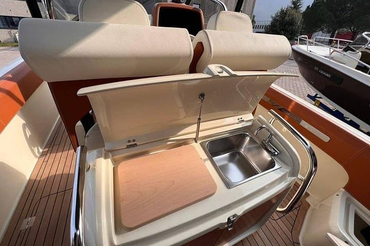 Dreamer tour(1 H) luxury boat aperitif onboard