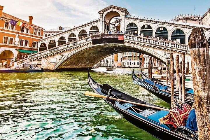 Morning City Walking and Gondola Ride Tour in Venice + Ebook
