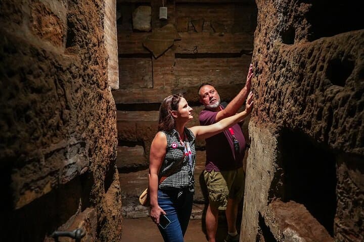 Discover the darker side of Rome, combining a visit to the Capuchin Crypt and Roman Catacombs!