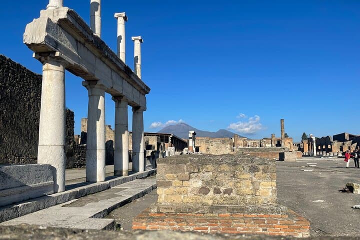Pompeii, Vesuvius & wine tasting from Positano all inclusive