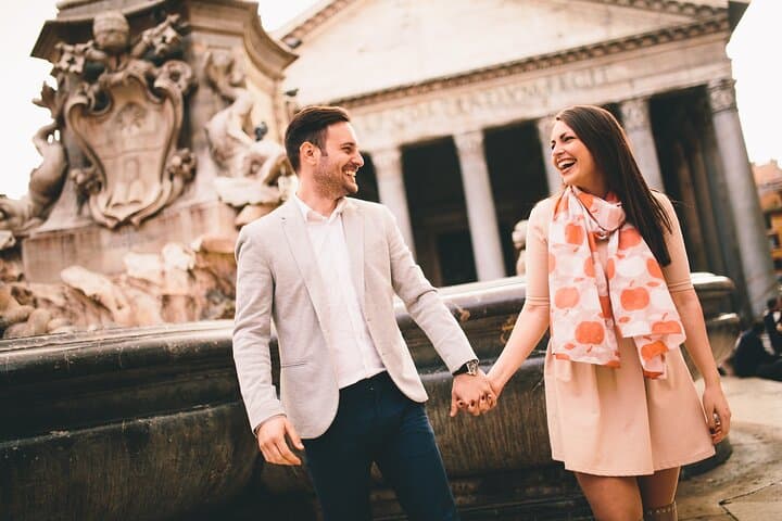 Private Classic Rome Photoshoot in Trevi Fountain & Pantheon