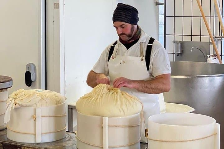 Making the Parmigiano Reggiano DOP
