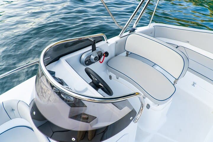 Be the Captain : Drive Your Own Boat on Lake Como