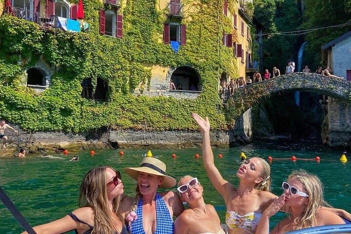 Private Boat Tour on Lake Como with Prosecco