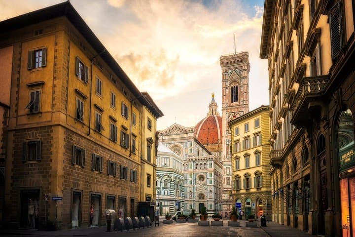 Florence Unveiled: A Spectacular Walking Tour Experience + Ebook