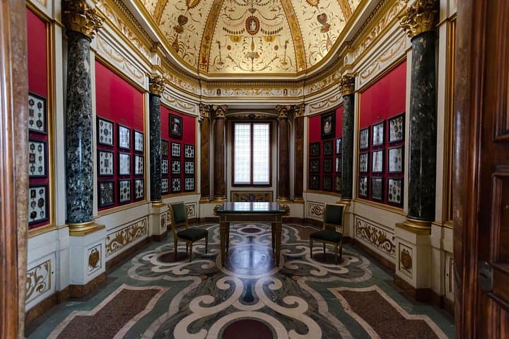 2 Hour Exploration Uffizi: Immerse in Renaissance Artistry+ Ebook