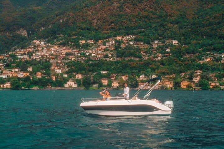 Private Boat Tour on Lake Como with Prosecco