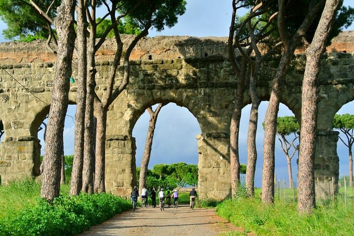 Rome Bike / EBike Tour: Appian Way, Catacombs & Roman Aqueducts