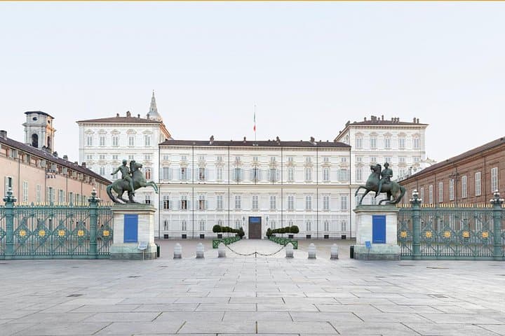Turin Royal Palace Private Tour with Holy Shroud Chapel