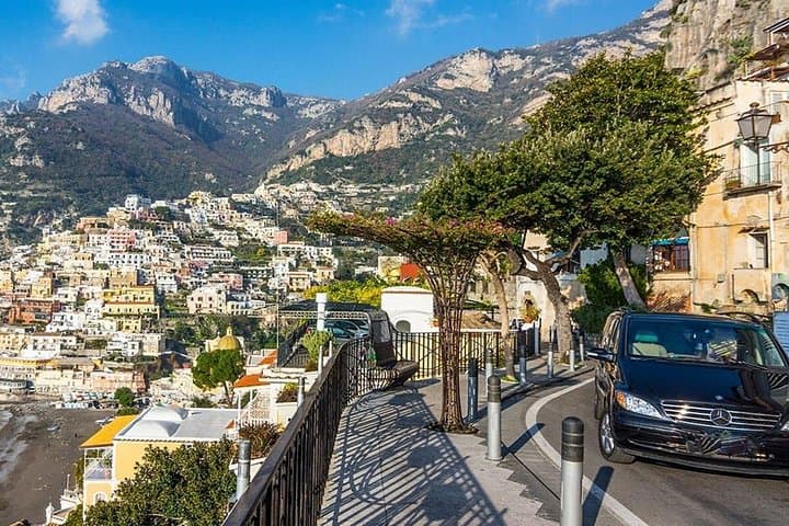 Small-Group Tour of the Amalfi Coast by Minivan with Light Lunch