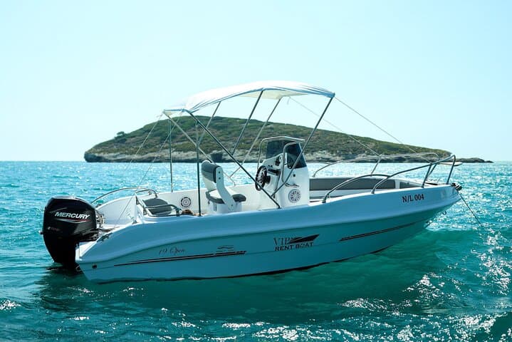 Rent a 40cv equipped boat in Vieste without a license for 4 hours